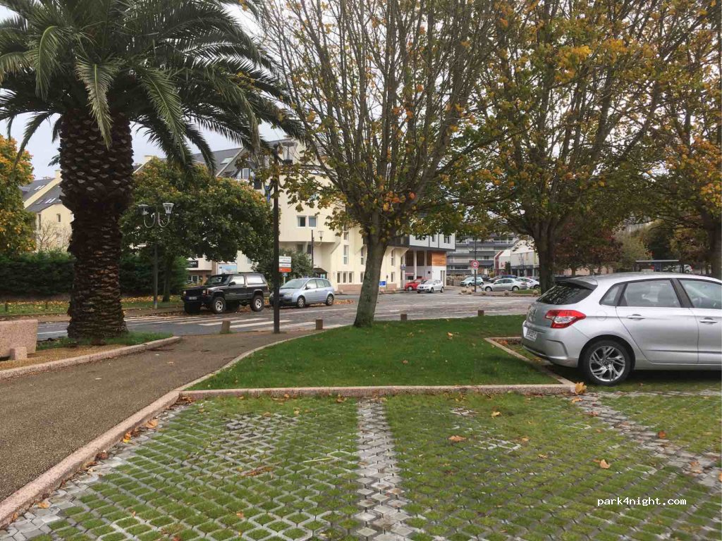 (22700) Perros-Guirec - 92 Avenue du Casino — foto 3