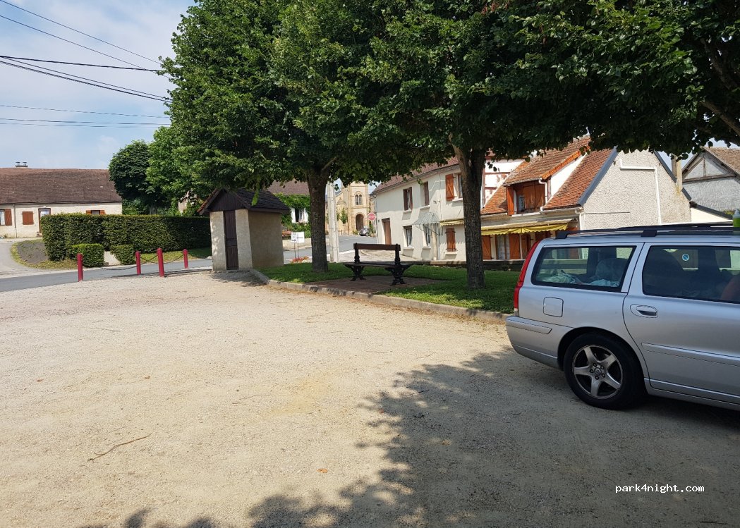 (03500) Monétay-sur-Allier - 14 Les Cours — foto 3