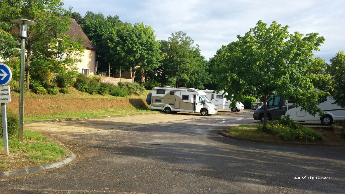 Parking pour camping-cars Domme — foto 2