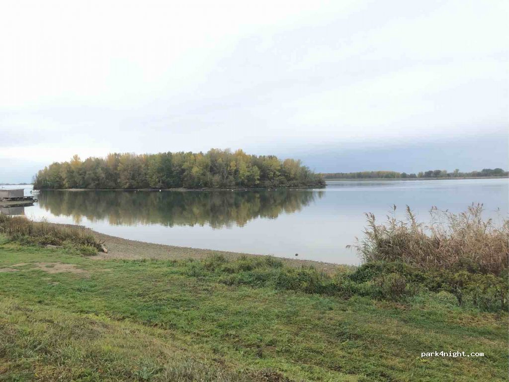 (925 52) Šoporňa - Unnamed Road — foto 3