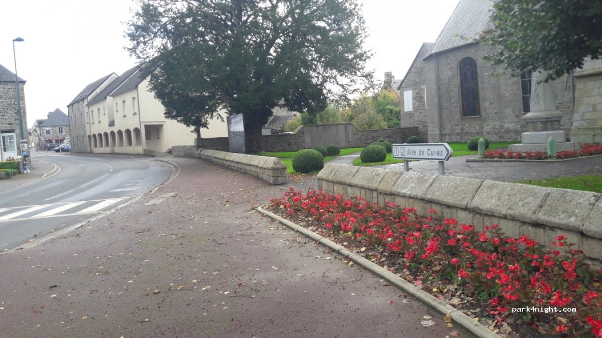 (50670) Cuves - 3 Place de l'Église — foto