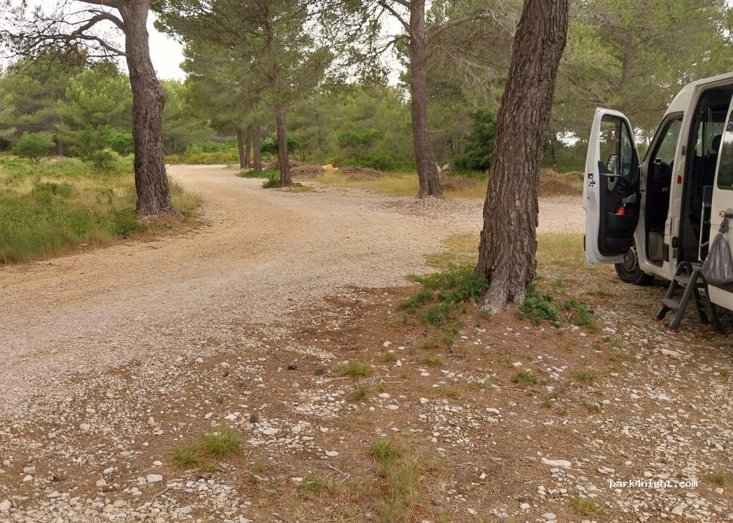 (83330) Le Castellet - Route des Garrigues — foto 3