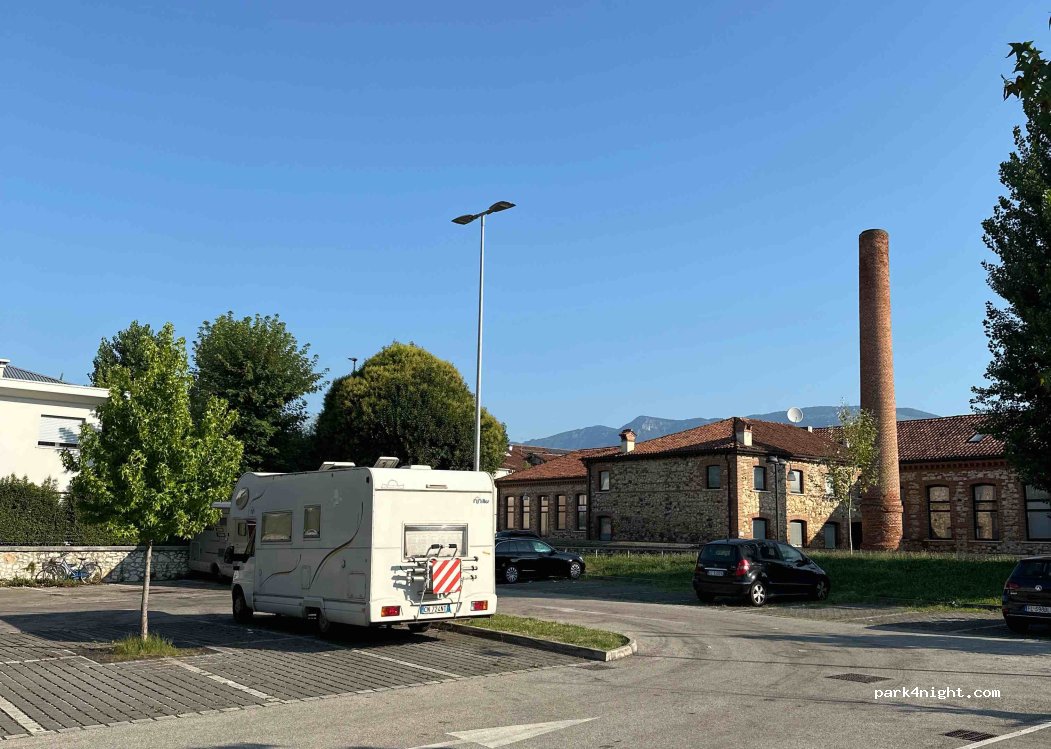 (36016) Thiene - 30 Via Monsignor L. Pertile — foto