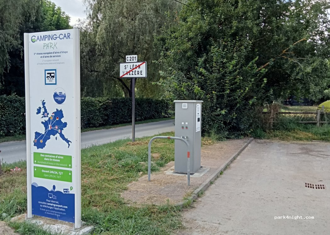 (24290) Saint-Léon-sur-Vézère - 70 Voie des 4 Routes — foto