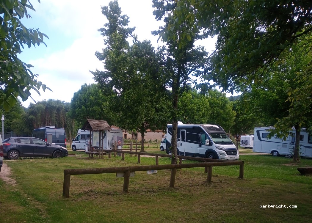(24290) Saint-Léon-sur-Vézère - 70 Voie des 4 Routes — foto 3
