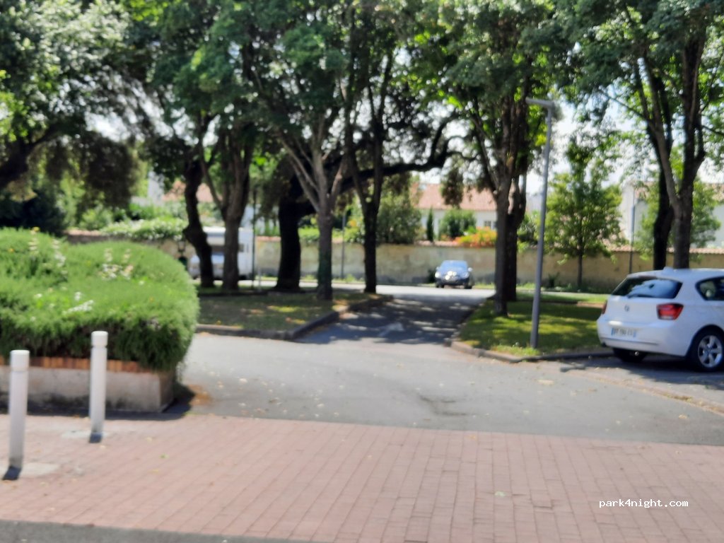 (17440) Aytré - 33 Avenue Edmond Grasset — foto