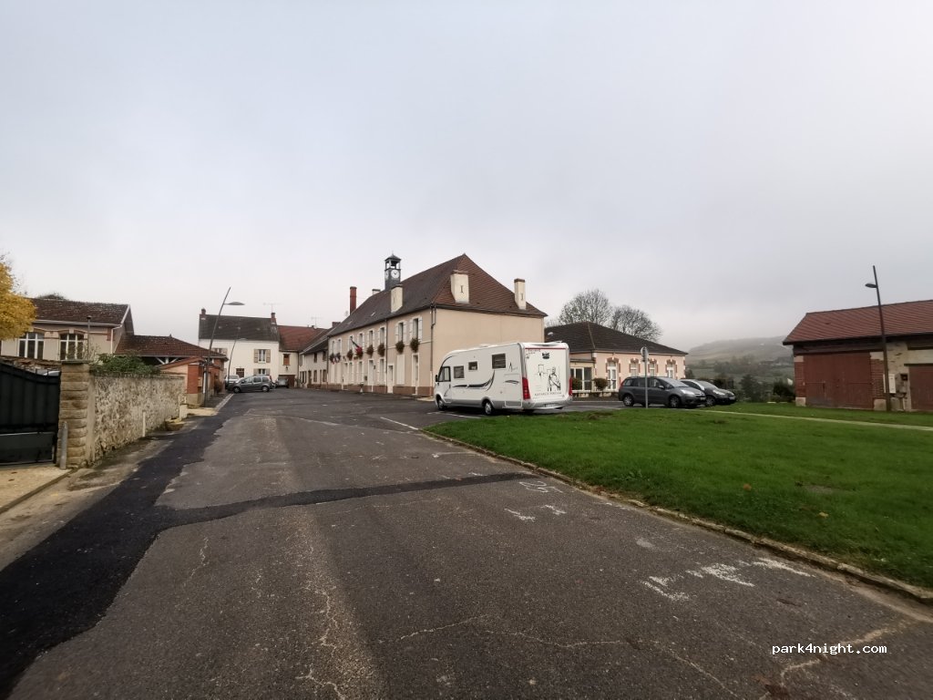 (51210) Le Breuil - 1 Place Saint-Martin — foto