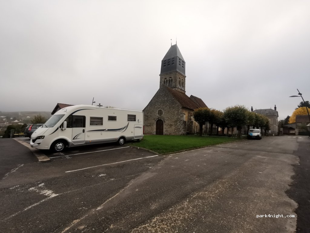 (51210) Le Breuil - 1 Place Saint-Martin — foto 3
