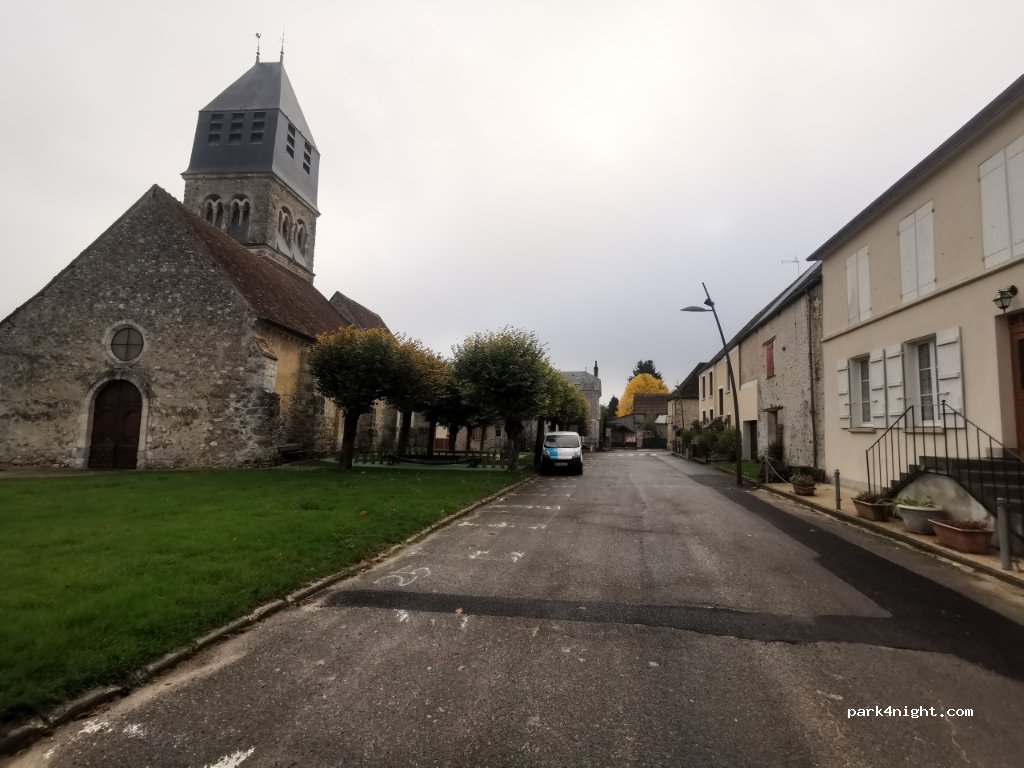 (51210) Le Breuil - 1 Place Saint-Martin — foto 4