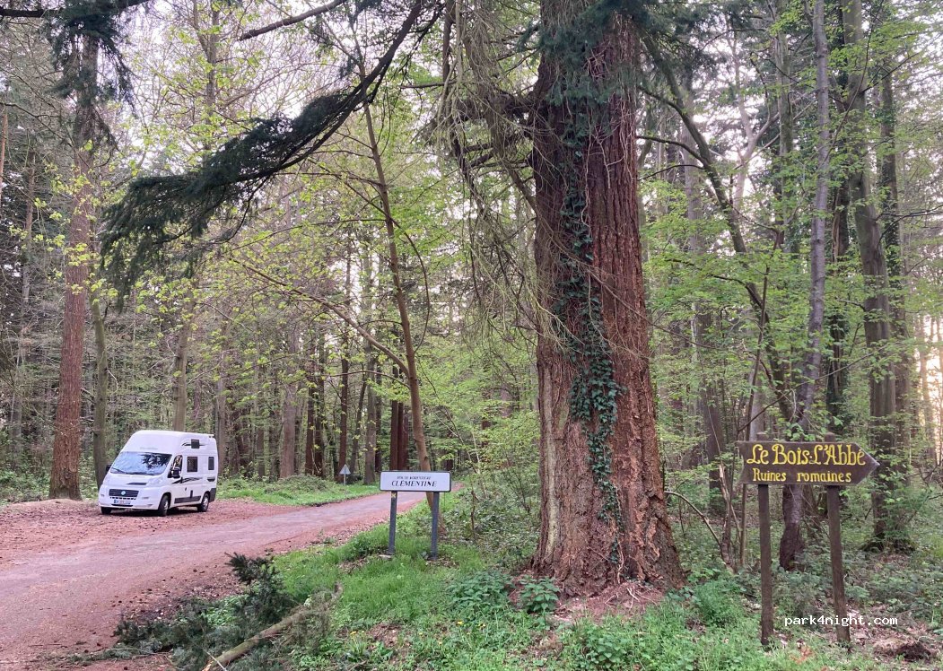 (76260) Saint-Pierre-en-Val - Route de Beaumont — foto 4
