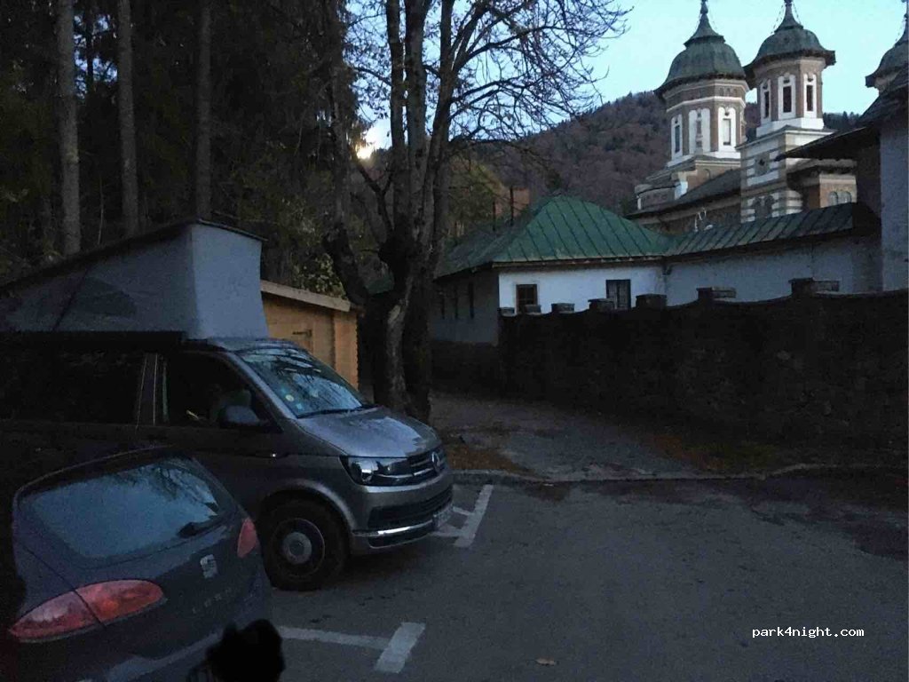 (106100) Sinaia - 2a Strada Mănăstirii — foto 2