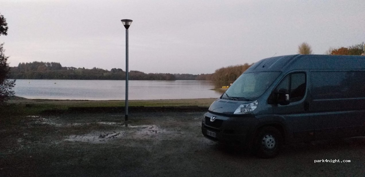 (22110) Glomel - Rue du Lac — foto
