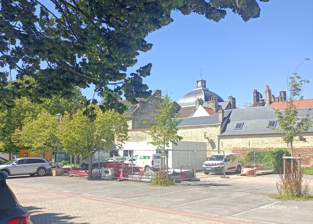 (62500) Saint-Omer - 9 Place du Vieux Marché — foto 4