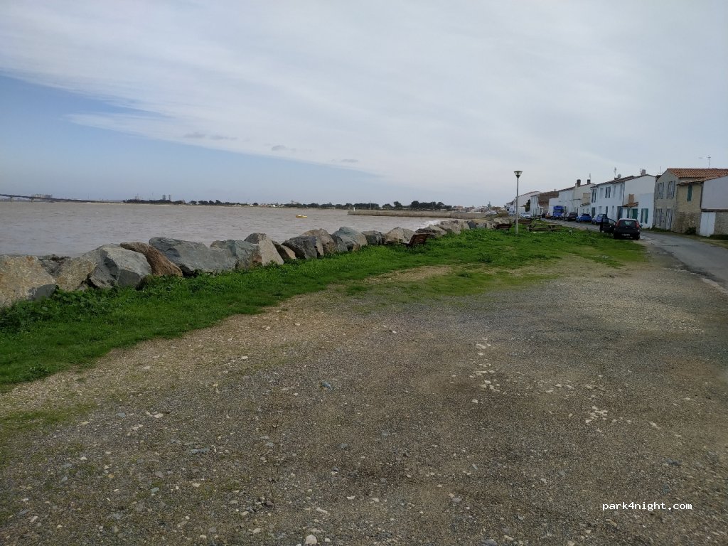 (17940) Rivedoux-Plage - 30 Avenue de la Corniche — foto