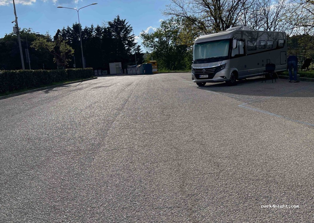 Area sosta camper di Castellina — foto 3