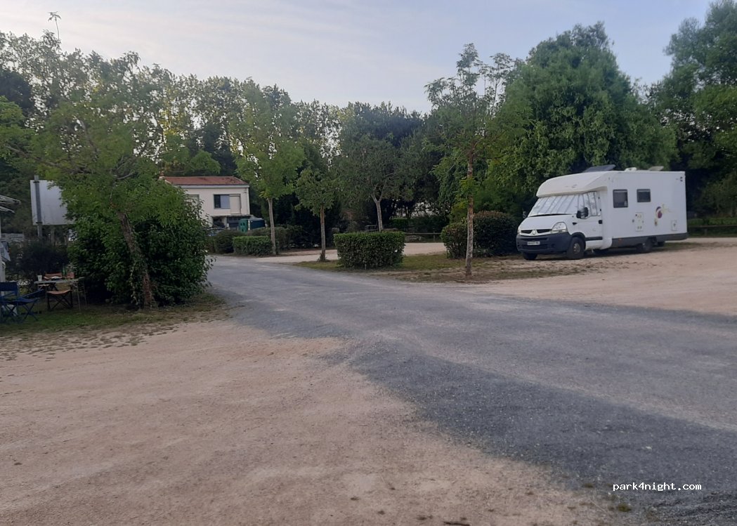 Aire De Camping Car La Crèche — foto