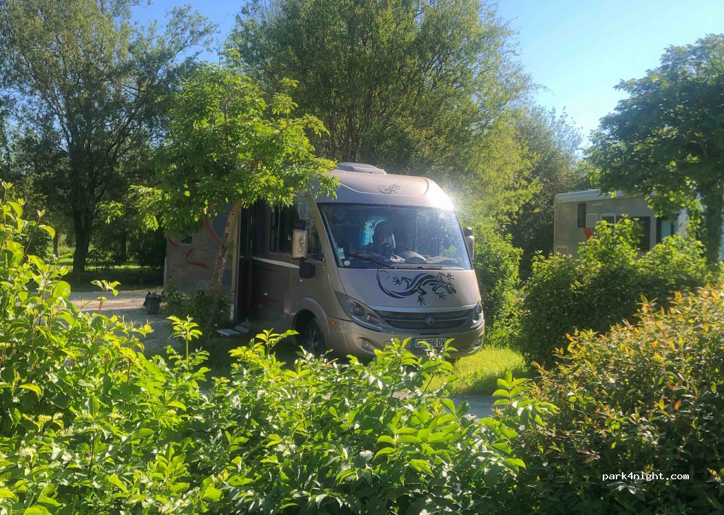 Aire De Camping Car La Crèche — foto 3