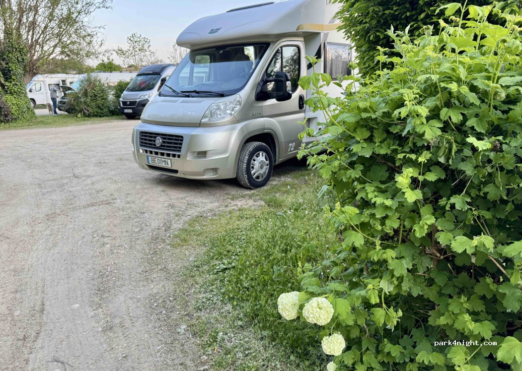Aire De Camping Car La Crèche — foto 4