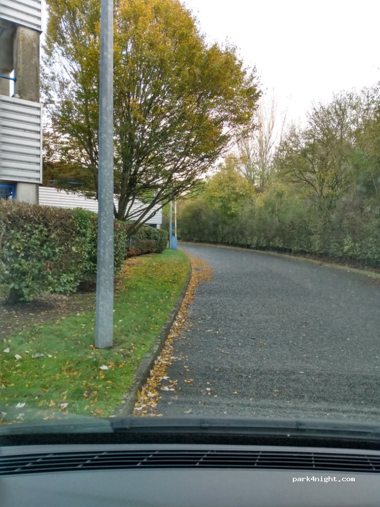 (RG41 5RA) Winnersh - 405 Wharfedale Road — foto