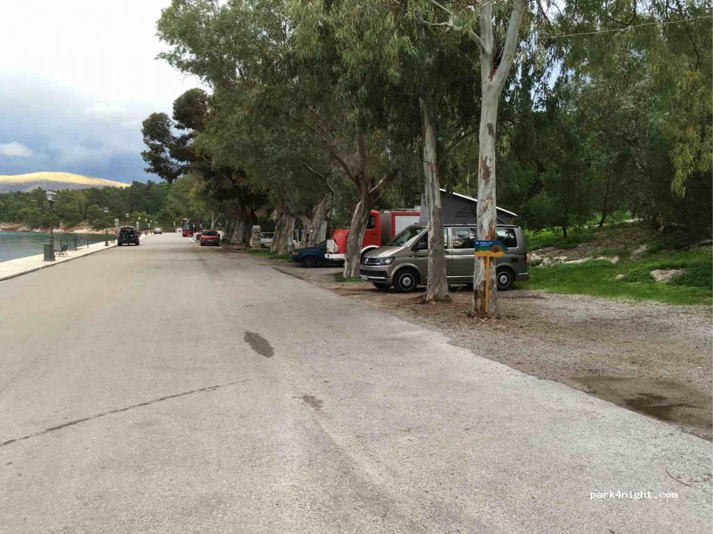 (330 52) Galaxidi - Unnamed Road — foto
