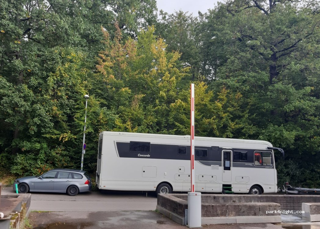 (70569) Stuttgart - 32 Pfaffenwaldring — foto 4