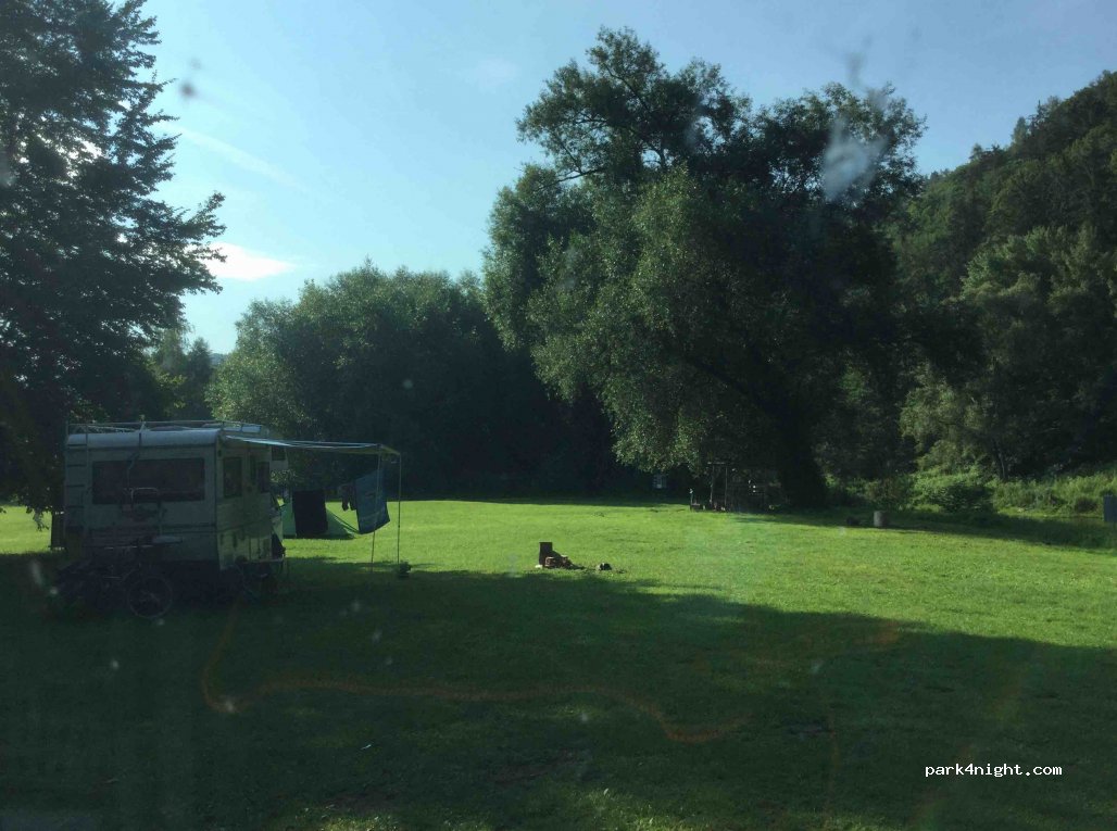 Camp by hippo — foto