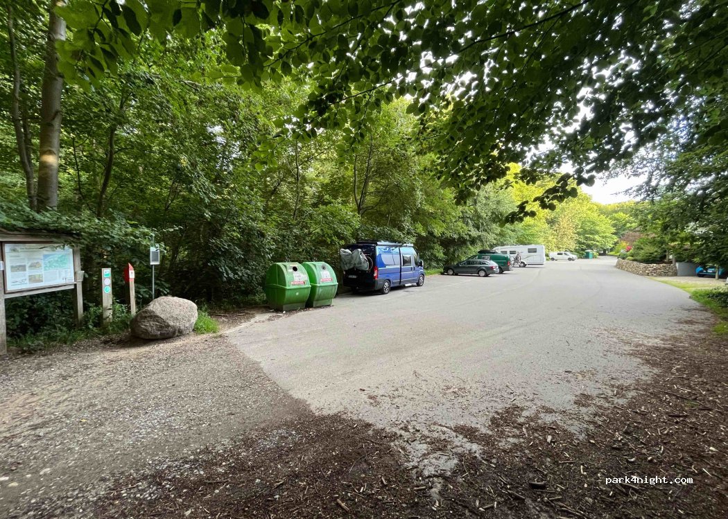 Parkplatz Dolmenpfad / Friedeholz — foto 2