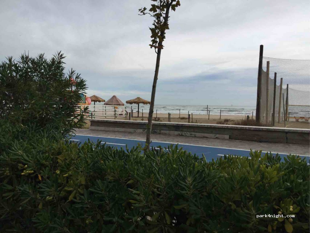 (64028) Silvi - 2 Piazza Nenni — foto