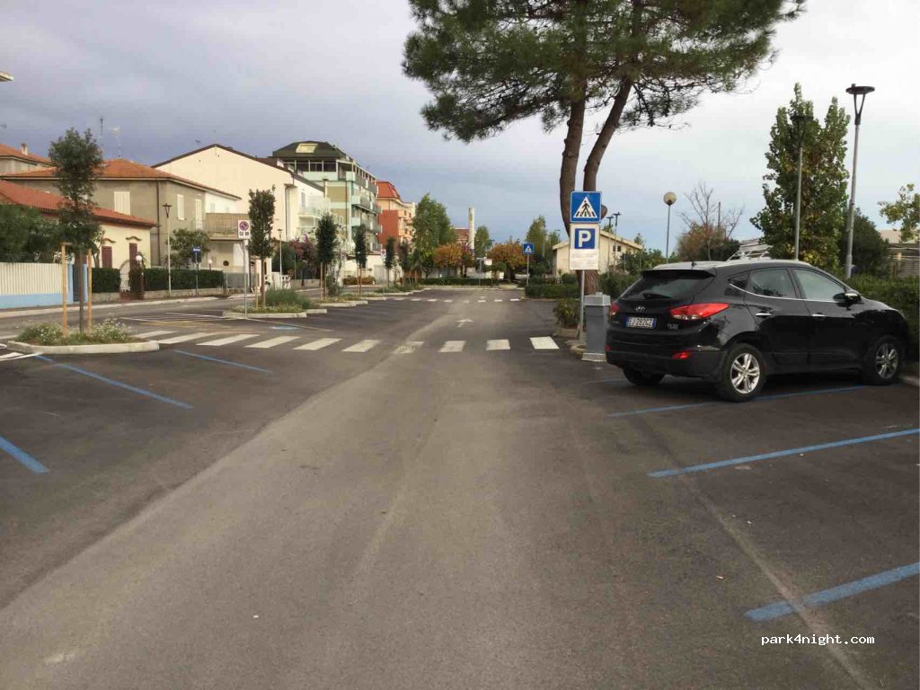 (64028) Silvi - 2 Piazza Nenni — foto 2