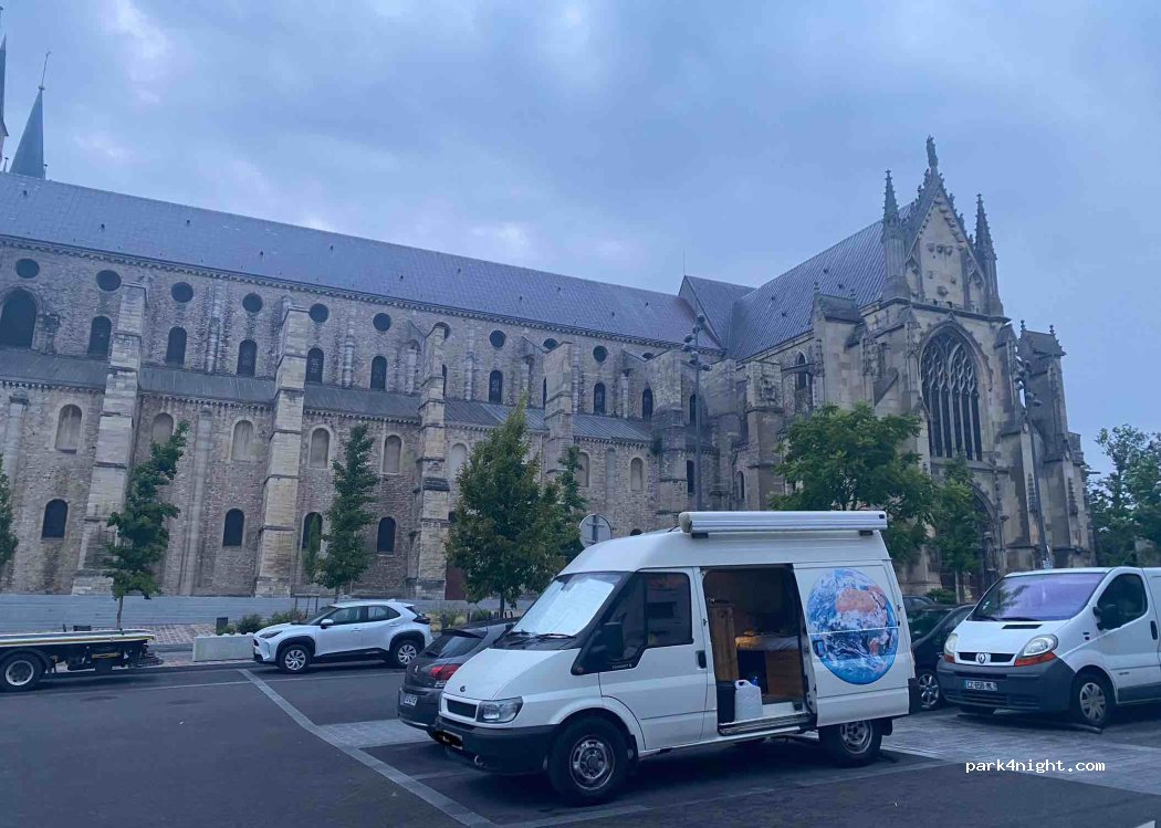 (51100) Reims - 17 Place Lenoncourt — foto