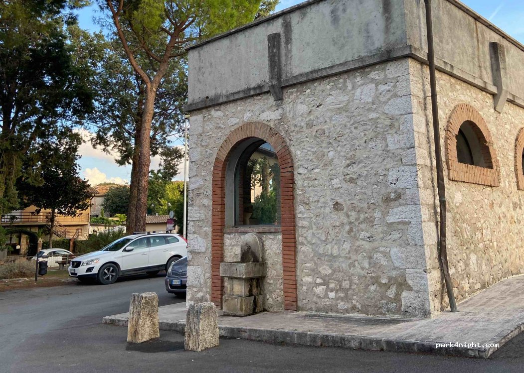 (58014) Saturnia - 4 Piazza Benvenuto di Giovanni — foto 2