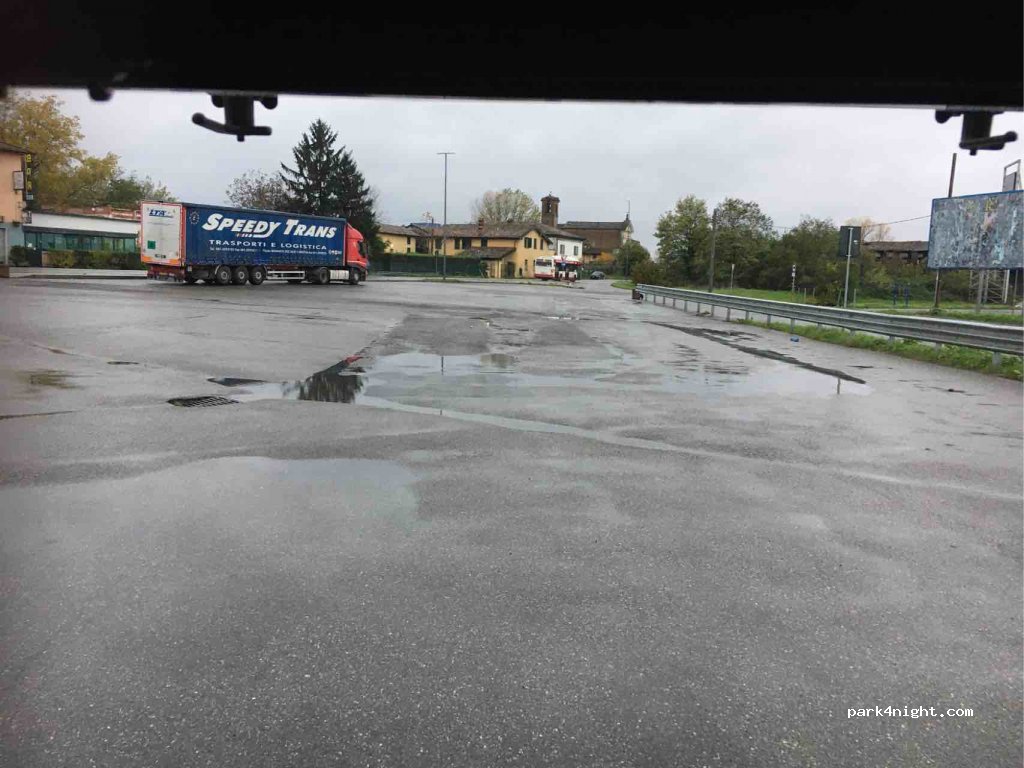 (29122) Piacenza - via Tirotti — foto