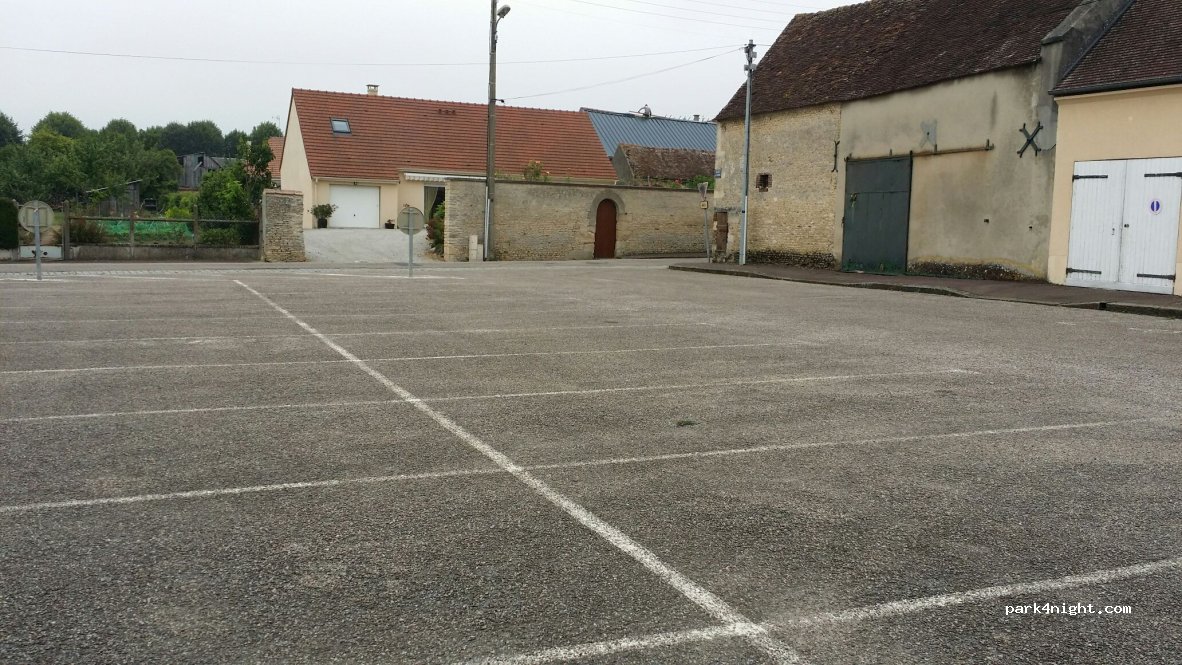 (61160) Trun, Orne - 14 Place du Docteur Amourel — foto
