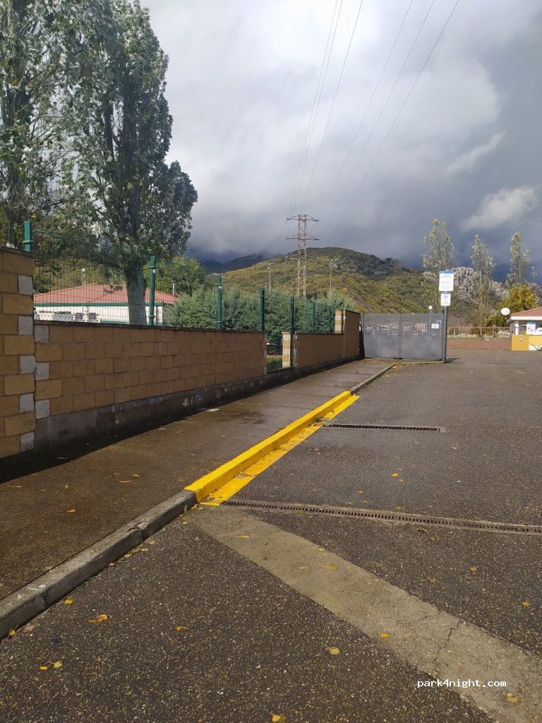 (24800) Cistierna - 40 Calle Polideportivo — foto 3