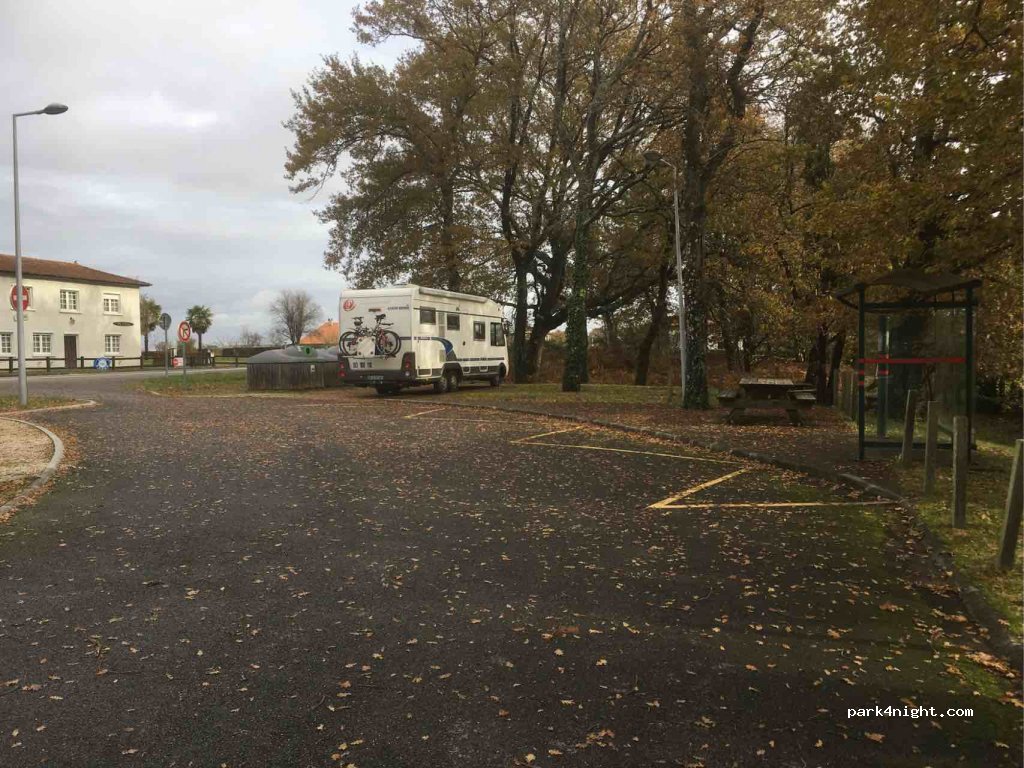 (40270) Maurrin - 1120 Route du Stade — foto
