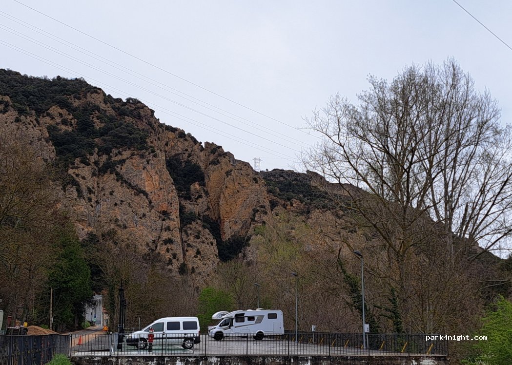 AREA AUTOCARAVANA CARAVANA CAMPER SOBRÓN — foto 4