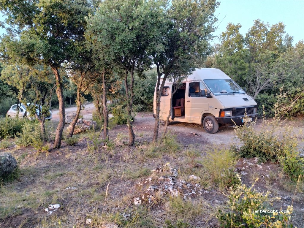 (83690) Tourtour - Chemin de la Tour Grimaldi — foto 2