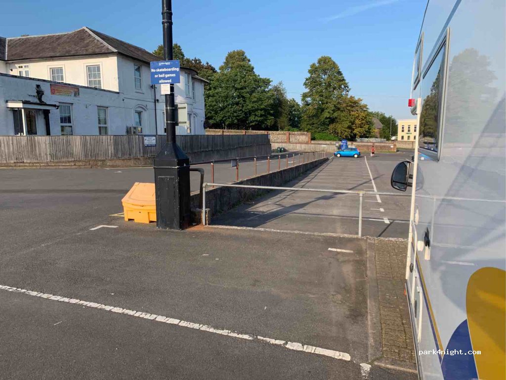 Winchester Coach Park — foto 2