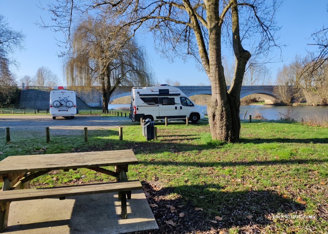 (49140) Seiches sur le Loir - D74 — foto 3