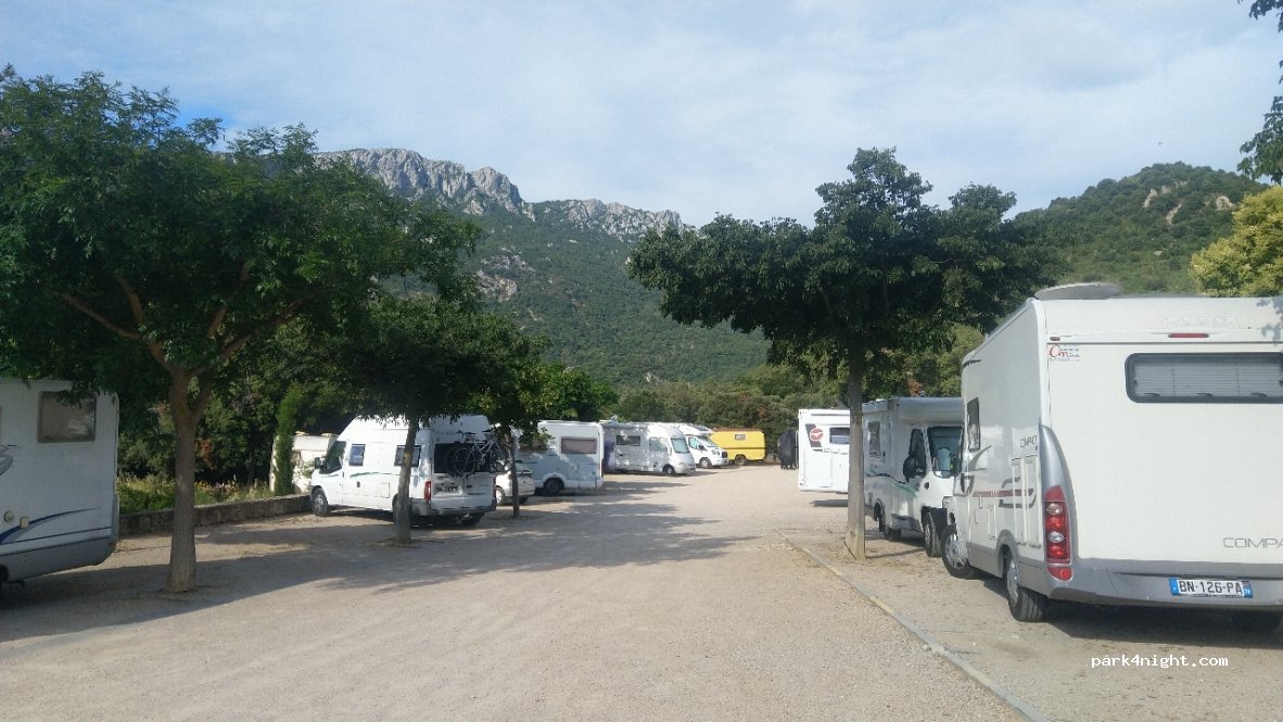 (11350) Duilhac-sous-Peyrepertuse - D814 — foto