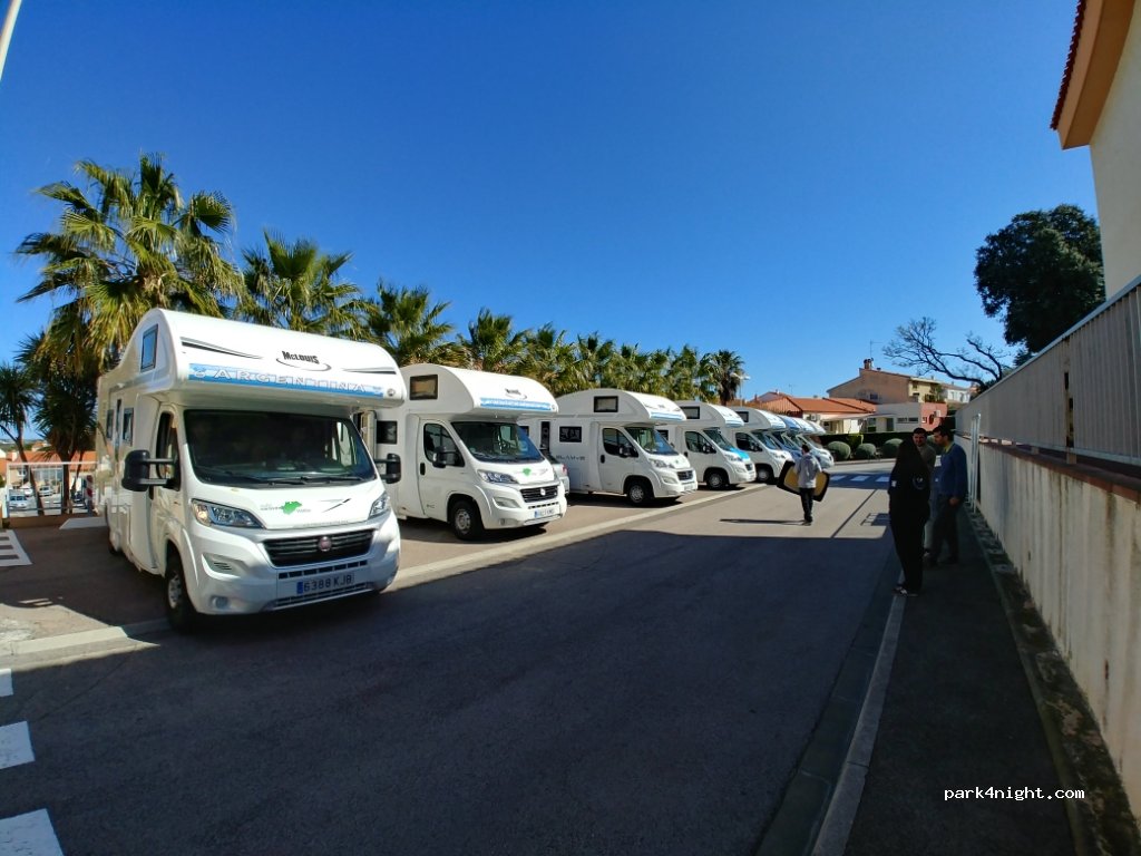 (66180) Villeneuve-de-la-Raho - 7 Place des Deux Catalognes — foto 3