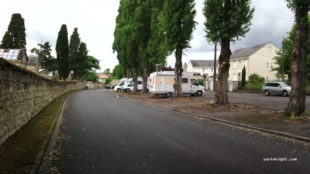 (49260) Le Puy-Notre-Dame - 3-4 Place du Gâte Argent — foto
