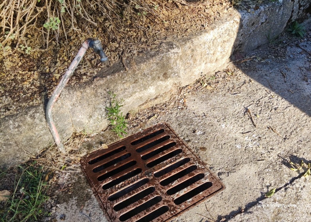 (49260) Le Puy-Notre-Dame - 3-4 Place du Gâte Argent — foto 3