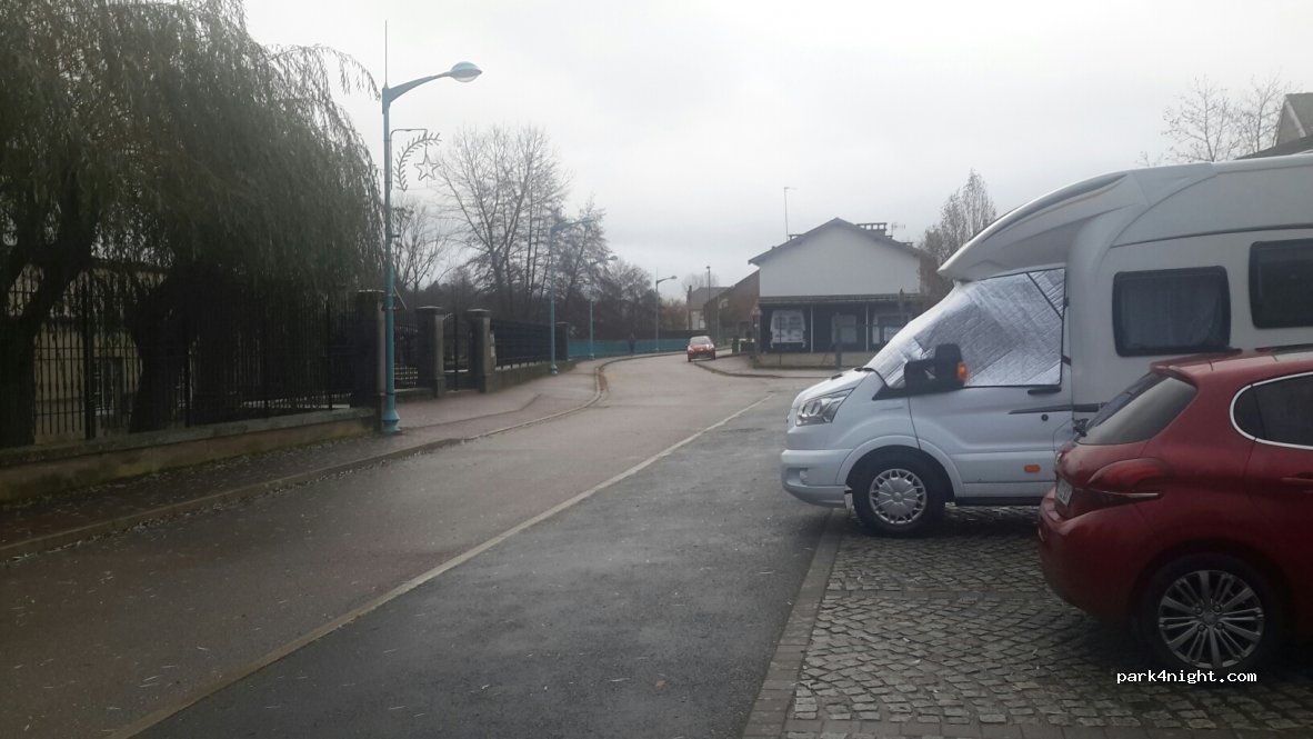 (88000) Dogneville - 83 Place du Moulin — foto 3