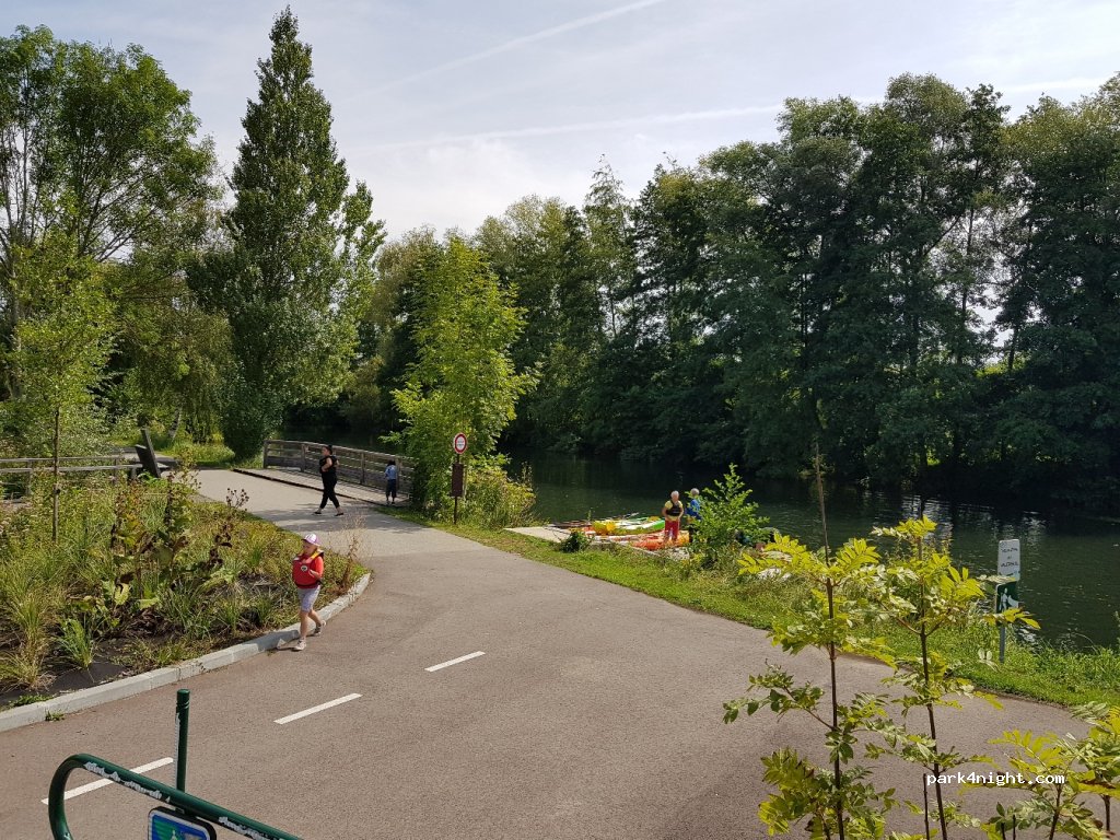 (27100) Le Vaudreuil - Chaussée du Vexin — foto 2