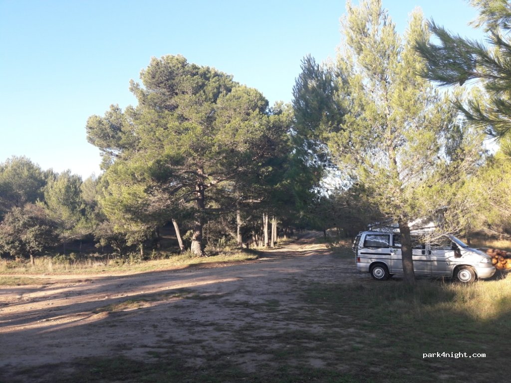 (13930) Eygalières - D25A — foto