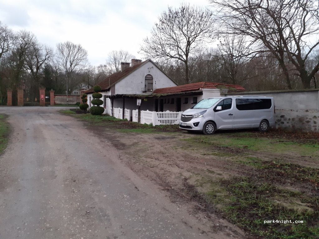 (99-322) Oporów - — foto