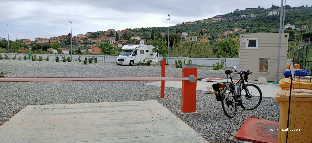 (18100) Imperia - 5 Via Maurizio Caprile — foto