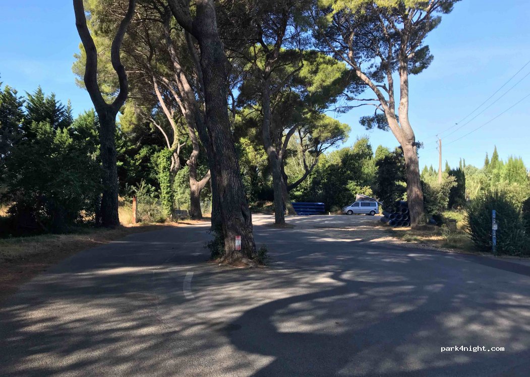 (13300) Salon-de-Provence - Chemin des Aubes — foto