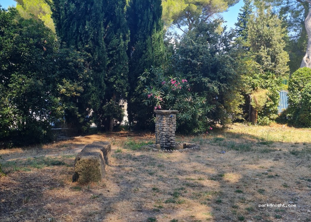 (13300) Salon-de-Provence - Chemin des Aubes — foto 3